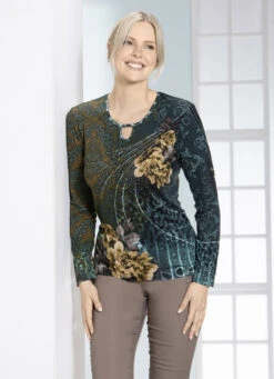 Attraktives Shirt Mit Raffinierter Verarbeitung