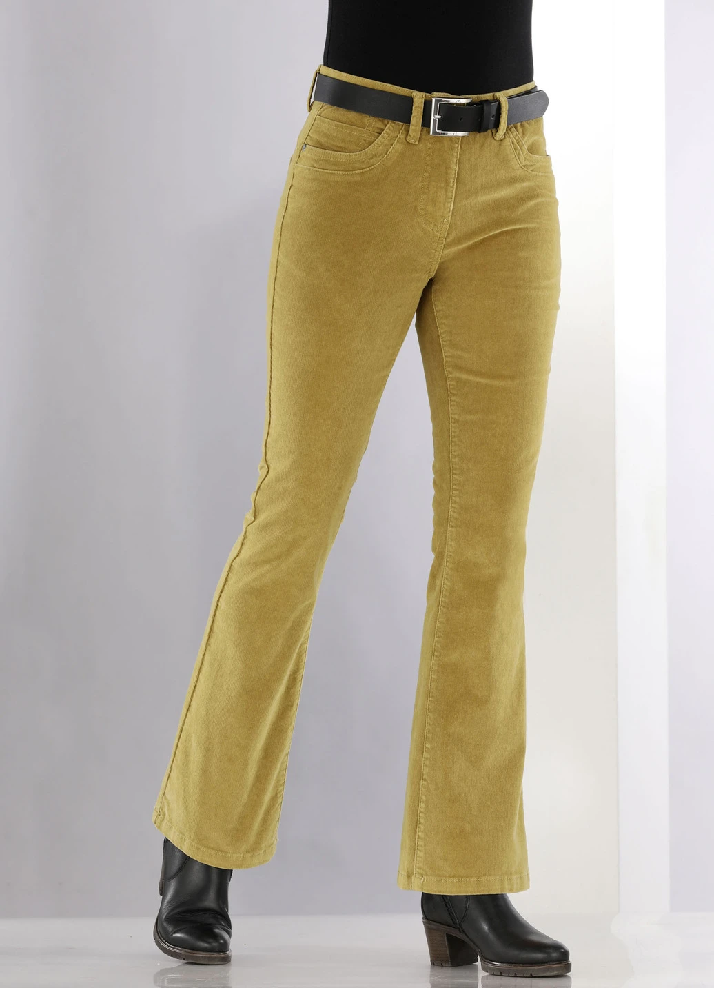 Cordhose In Trendiger Bootcut-Form 7 Cordhose In Trendiger Bootcut-Form – Bild 7