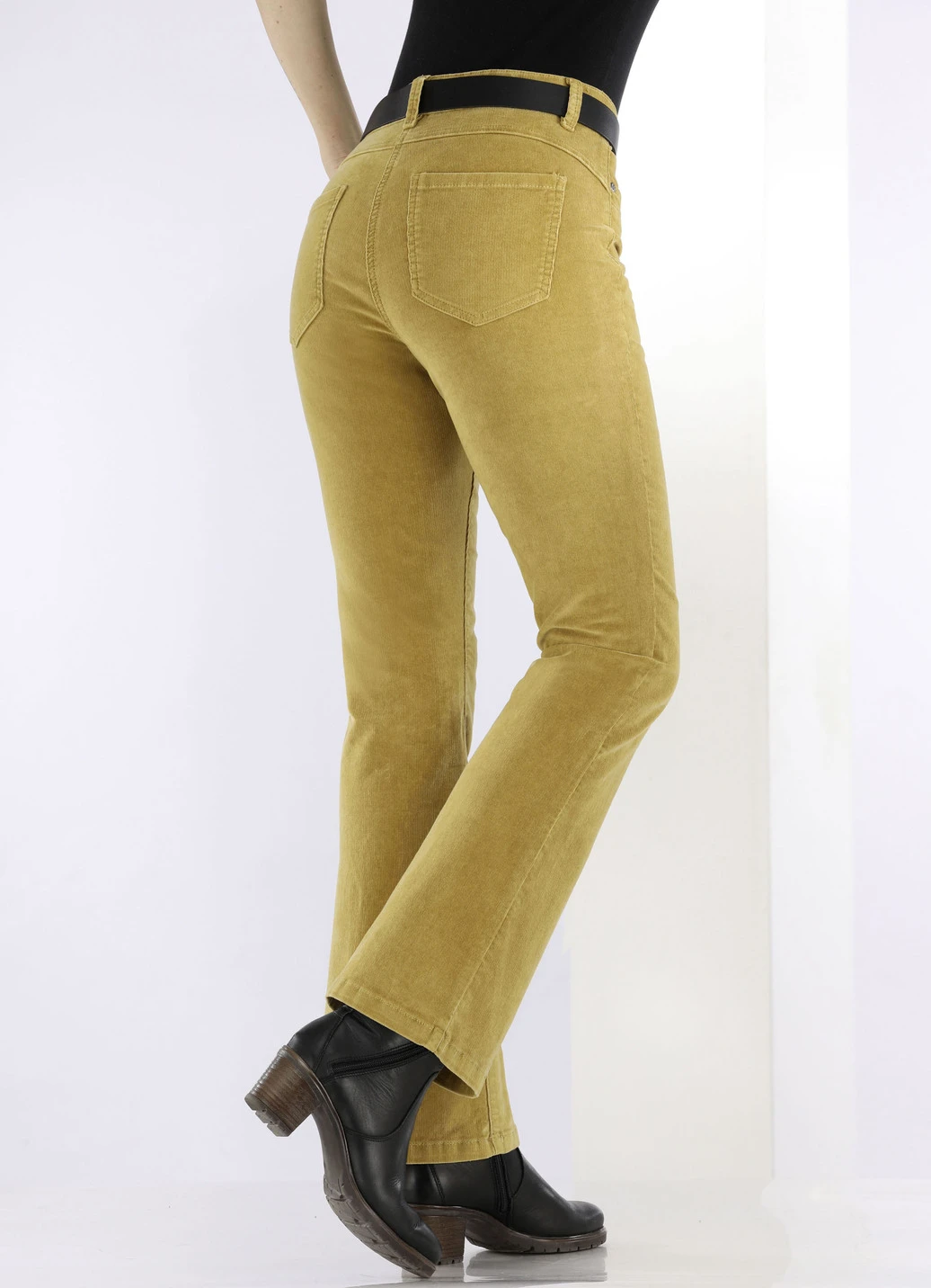 Cordhose In Trendiger Bootcut-Form 8 Cordhose In Trendiger Bootcut-Form – Bild 8