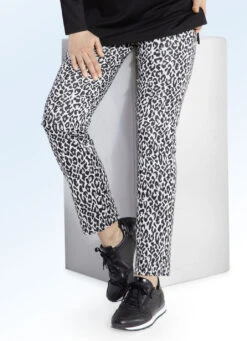 Hose In Angesagter Animal-Dessnierung