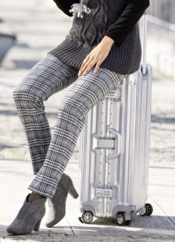 Hose Mit Angesagter Karo-Dessinierung