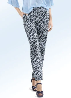 Hose Mit Ausdrucksstarker Dessnierung