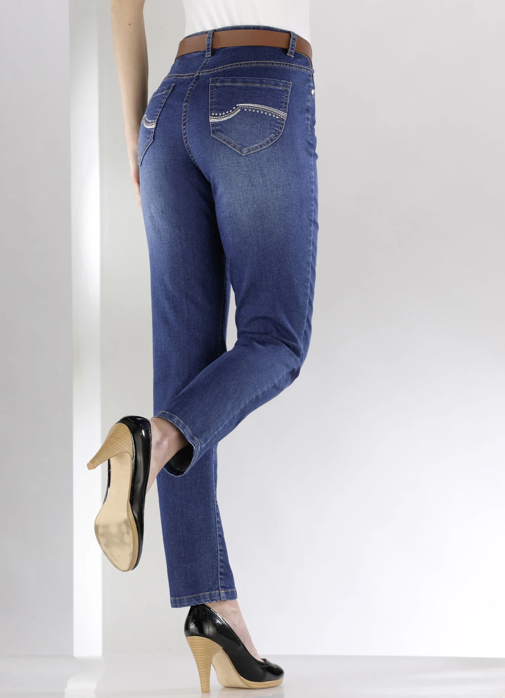 Jeans Mit Schönen Stickereien Und Funkelnden Strassteinen 4 Jeans Mit Schönen Stickereien Und Funkelnden Strassteinen – Bild 4