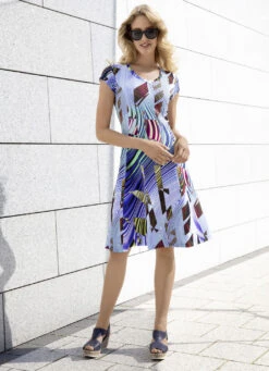 Kleid In Schwingender Schlupfform