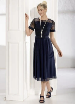 Kleid Mit Herrlicher Spitze