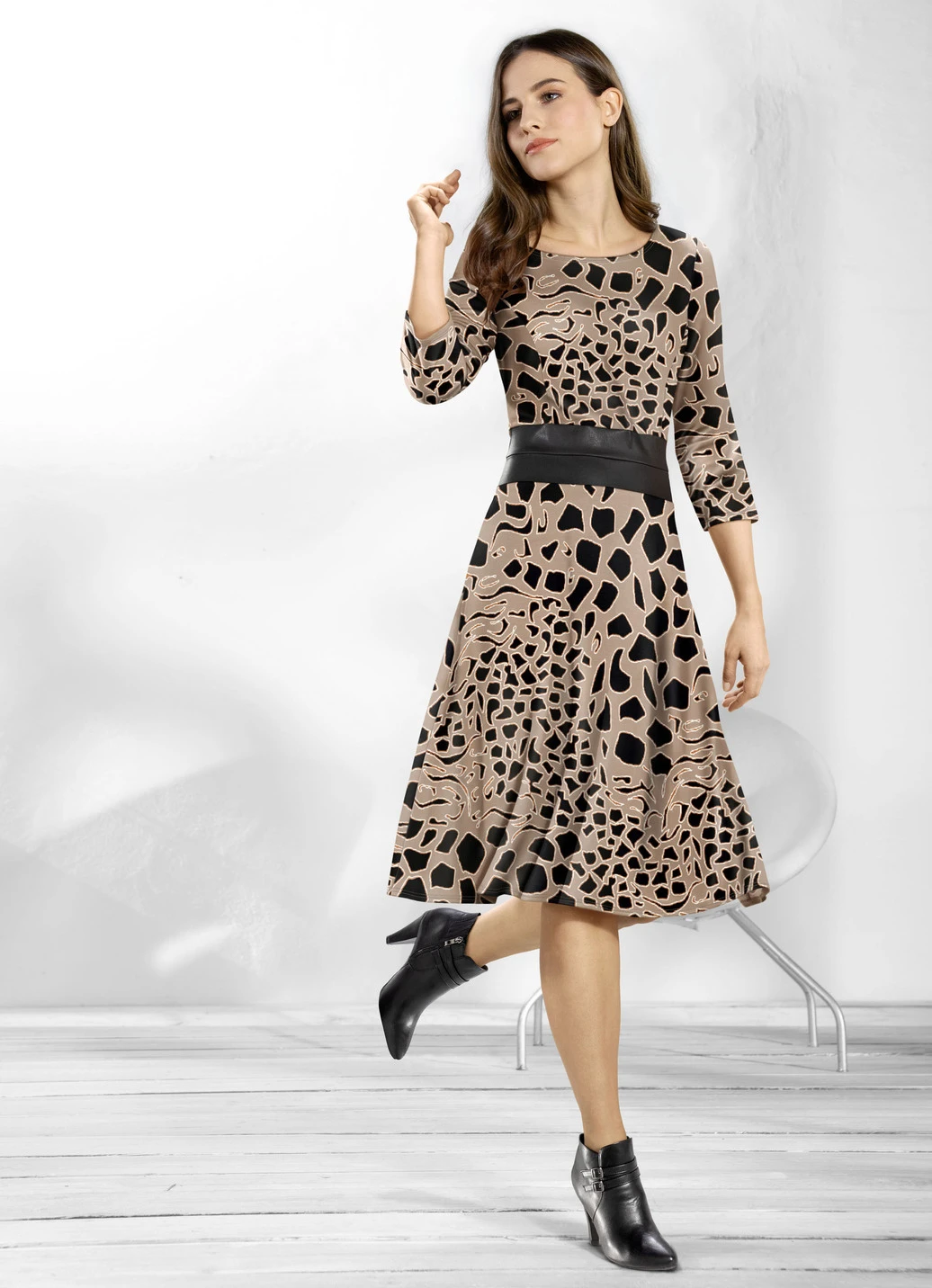 Kleid Mit Lederimitateinsatz 1 Kleid Mit Lederimitateinsatz