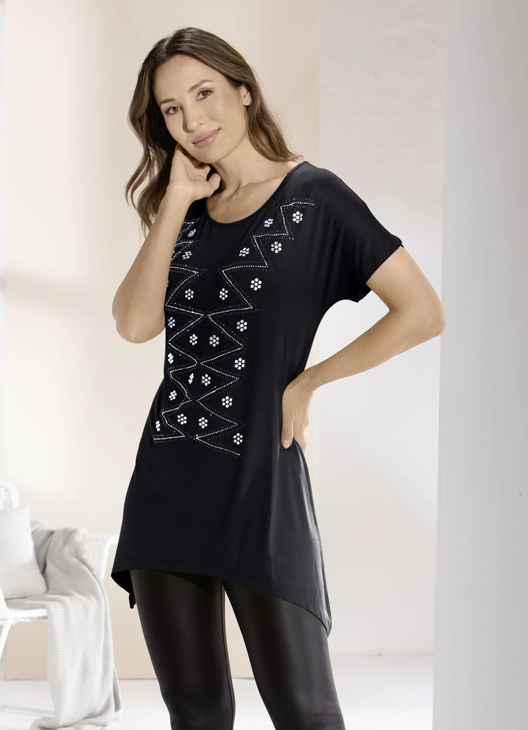 Longshirt Mit überschnittener Schulterpartie In 2 Farben 1 Longshirt Mit überschnittener Schulterpartie In 2 Farben