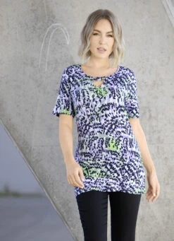 Shirt Mit Ausgefallener Ausschnittverarbeitung