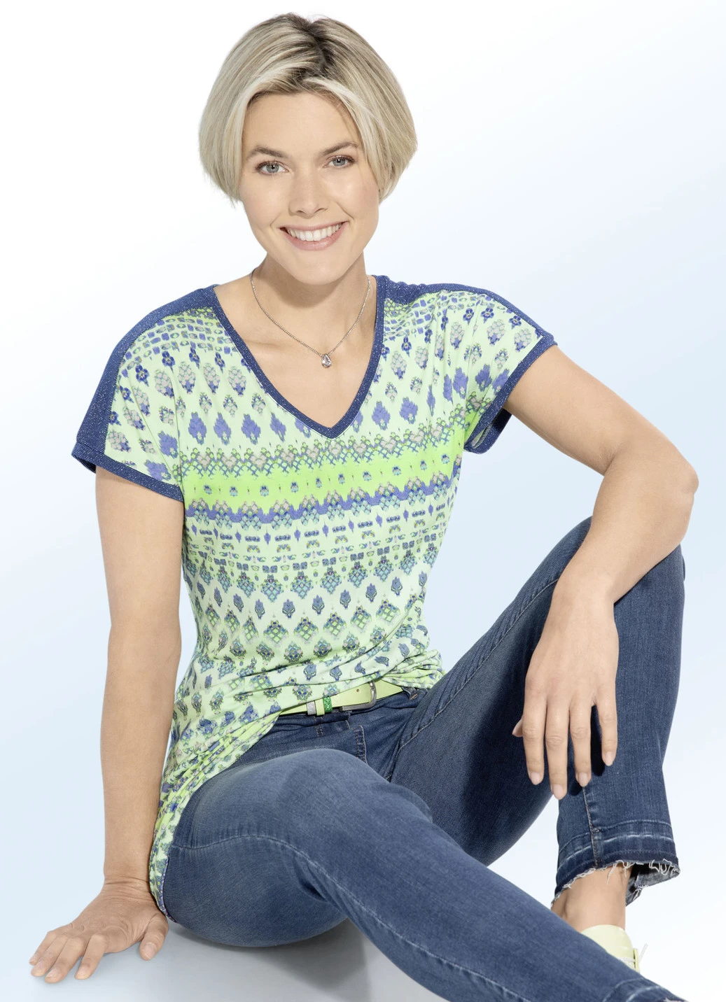 Shirt Mit Silberfarbenem Glanzgarn 1 Shirt Mit Silberfarbenem Glanzgarn