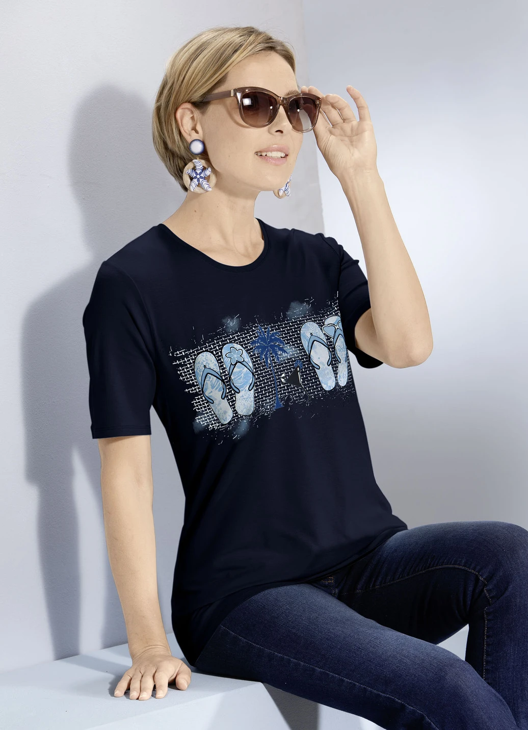 Shirt Mit Sommerlichen Motiv-Druck In 2 Farben 2 Shirt Mit Sommerlichen Motiv-Druck In 2 Farben – Bild 2