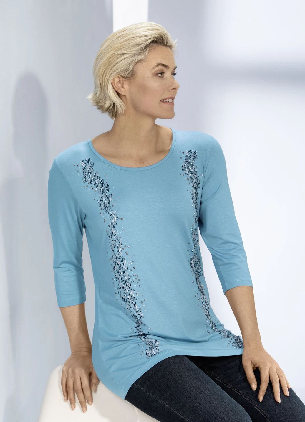 Shirt Mit Strass-und Plättchenzier In 3 Farben 1 Shirt Mit Strass-und Plättchenzier In 3 Farben