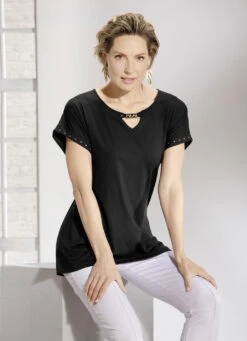 Shirt Mit V-Schlitz In 3 Farben 5 Shirt Mit V-Schlitz In 3 Farben -Angebote Trend Seele Store shirt mit v schlitz in 3 farben farbe schwarz groesse 038