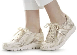 Waldläufer Schnürschuh Mit Geprägten Einsätzen In Altsilber 13 Waldläufer Schnürschuh Mit Geprägten Einsätzen In Altsilber -Angebote Trend Seele Store waldlaeufer schnuerschuh mit gepraegten einsaetzen in altsilber farbe ecru gold groesse 060 1